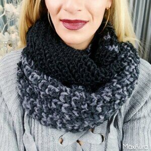 KNITTED INFINITY SCARF